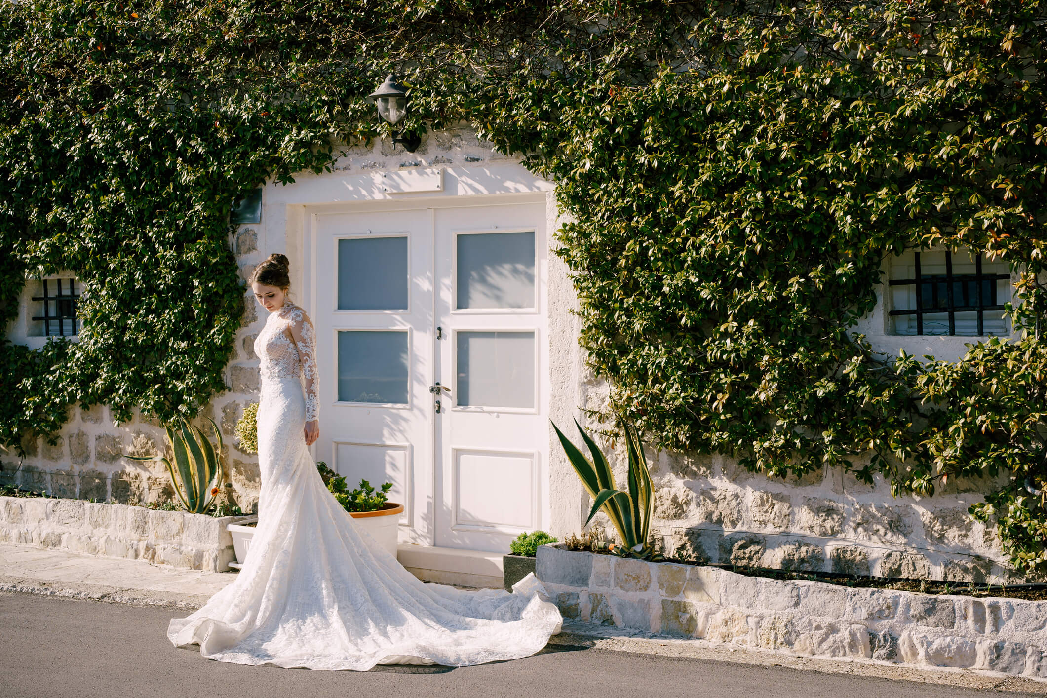 16 Mermaid Style Wedding Dresses We re Flipping Our Fins For Wedding